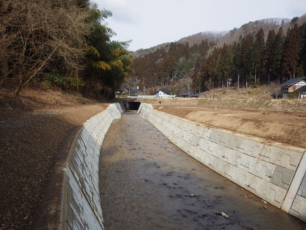 能登　寺西建設　河川改修工事
